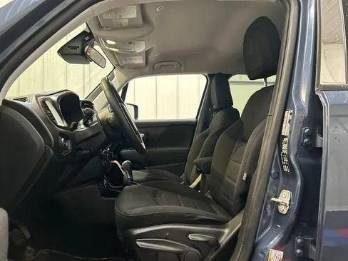 Used 2021 Jeep Renegade Latitude AWD/4WD image 11