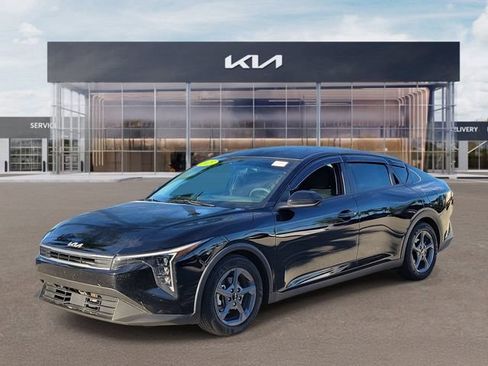 Certified 2025 Kia K4 FWD image 3