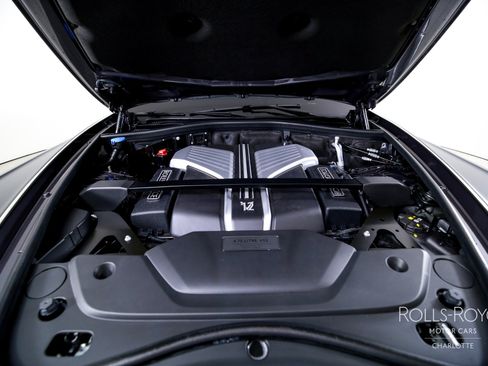 Used 2025 Rolls-Royce Phantom Sedan image 39