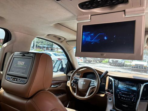 Used 2015 Cadillac Escalade Platinum RWD image 19
