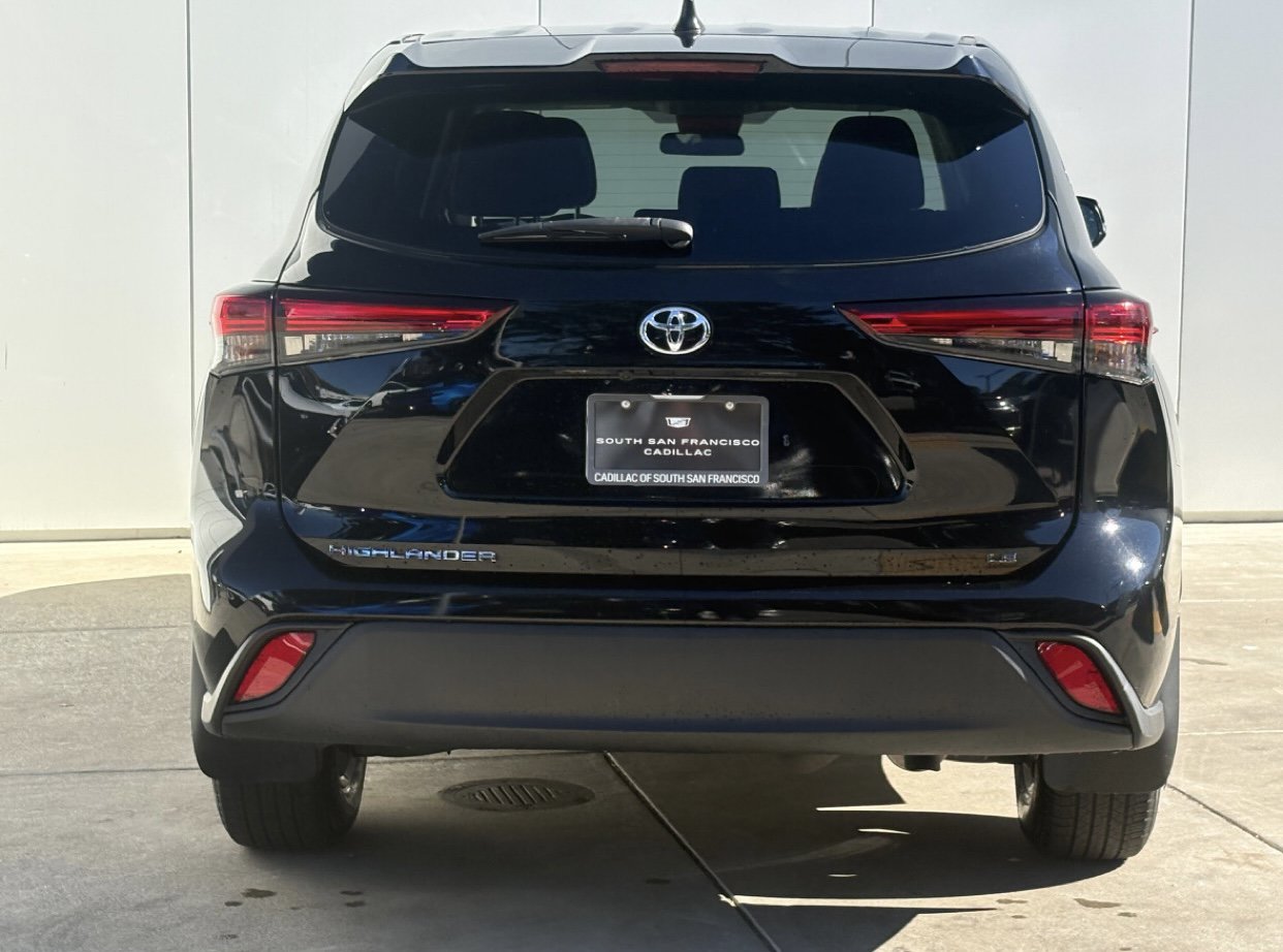 Used 2022 Toyota Highlander LE FWD image 8
