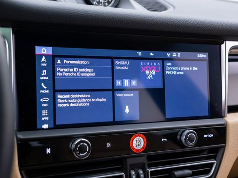 Certified 2025 Porsche Macan image 23