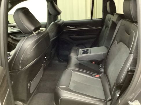 New 2026 Jeep Grand Cherokee Altitude AWD/4WD image 28