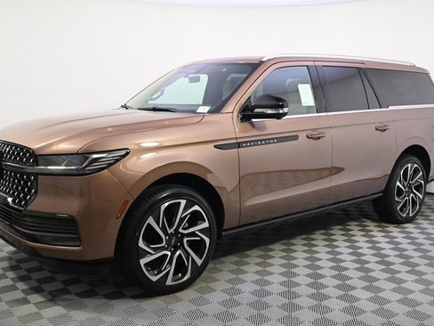New 2026 Lincoln Navigator L Black Label AWD/4WD image 2