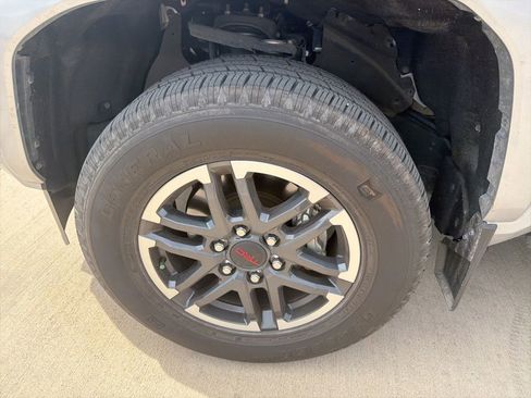 Used 2024 Toyota Tacoma TRD Sport image 2