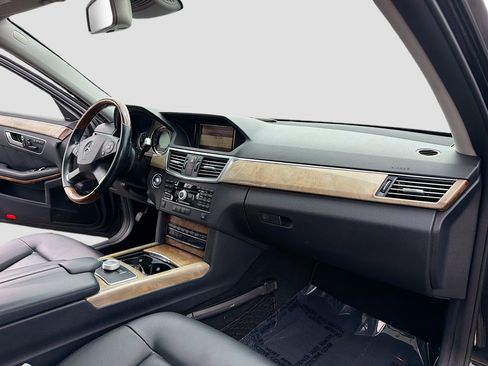 Used 2011 Mercedes-Benz E 350 4MATIC Sedan image 3