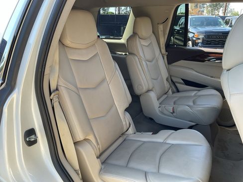 Used 2015 Cadillac Escalade Luxury image 21