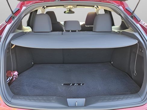 Used 2019 Toyota C-HR LE image 27