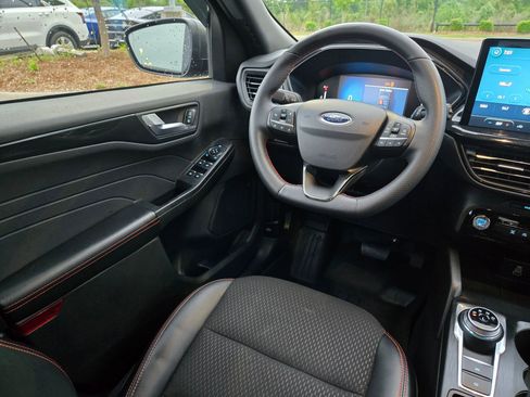 Used 2025 Ford Escape ST-Line w/ Tech Pack #1 FWD image 9