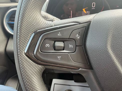 Used 2025 Chevrolet Trax LT FWD image 14