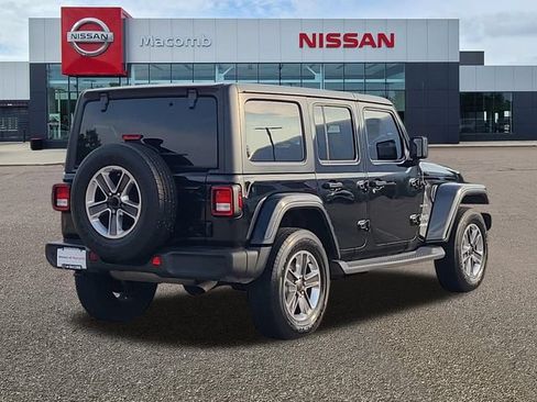 Used 2018 Jeep Wrangler Unlimited Sahara w/ Uconnect 4C Nav & Sound Group AWD/4WD image 7