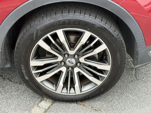 Used 2018 Ford Explorer Platinum AWD/4WD image 11