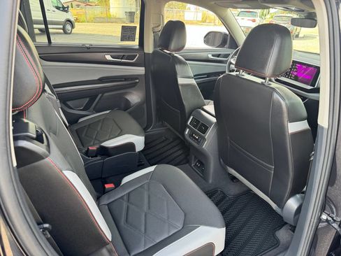 Used 2024 Volkswagen Atlas Peak Edition SE AWD/4WD image 24