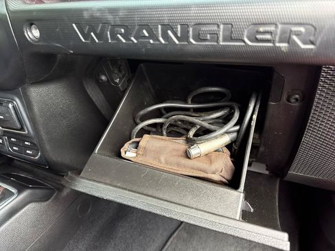 Used 2018 Jeep Wrangler Unlimited Rubicon AWD/4WD image 14