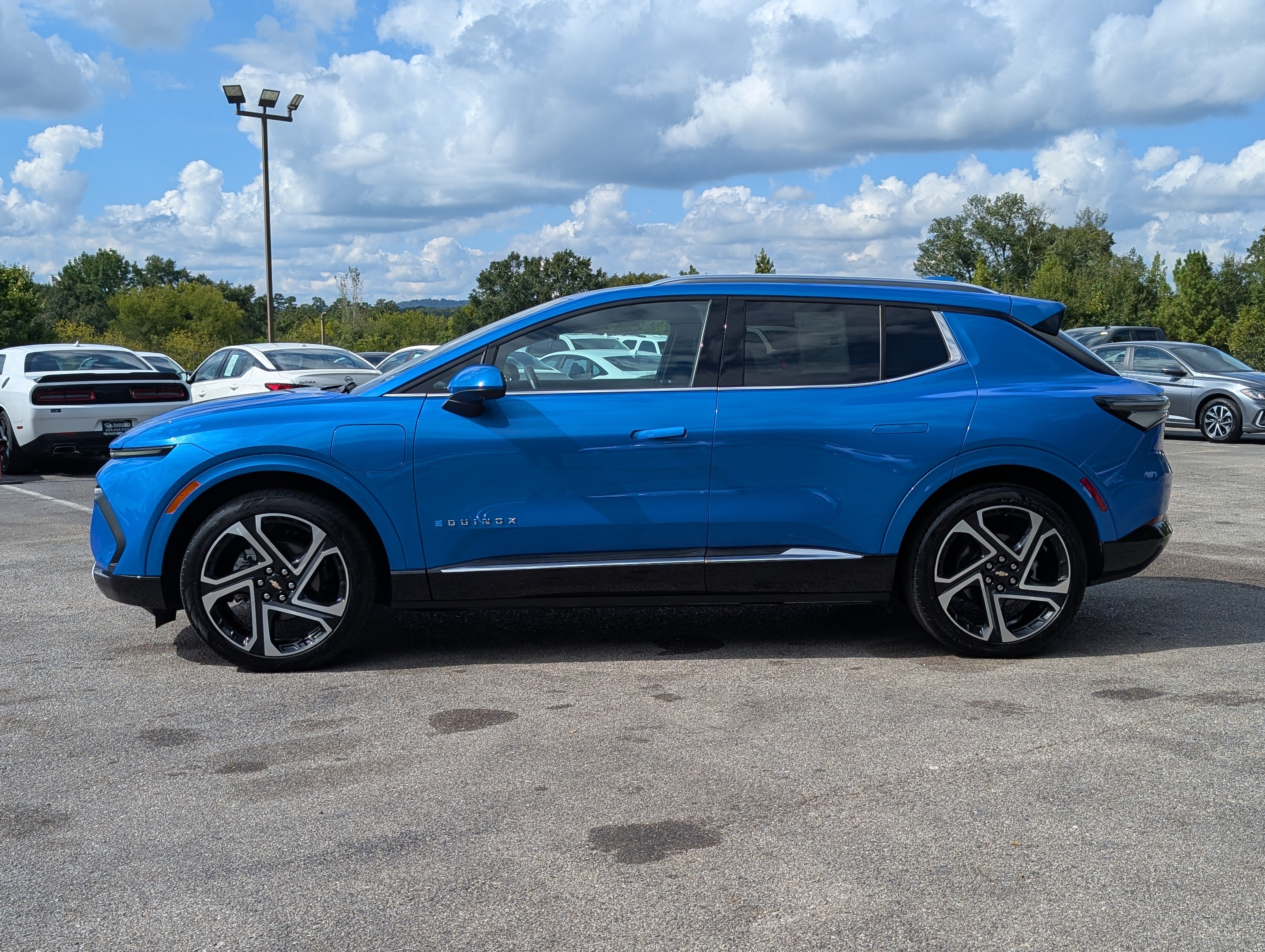 Used 2025 Chevrolet Equinox EV LT w/ Convenience Package II FWD image 6