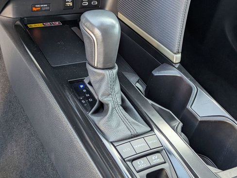 Used 2025 Toyota Camry SE image 11