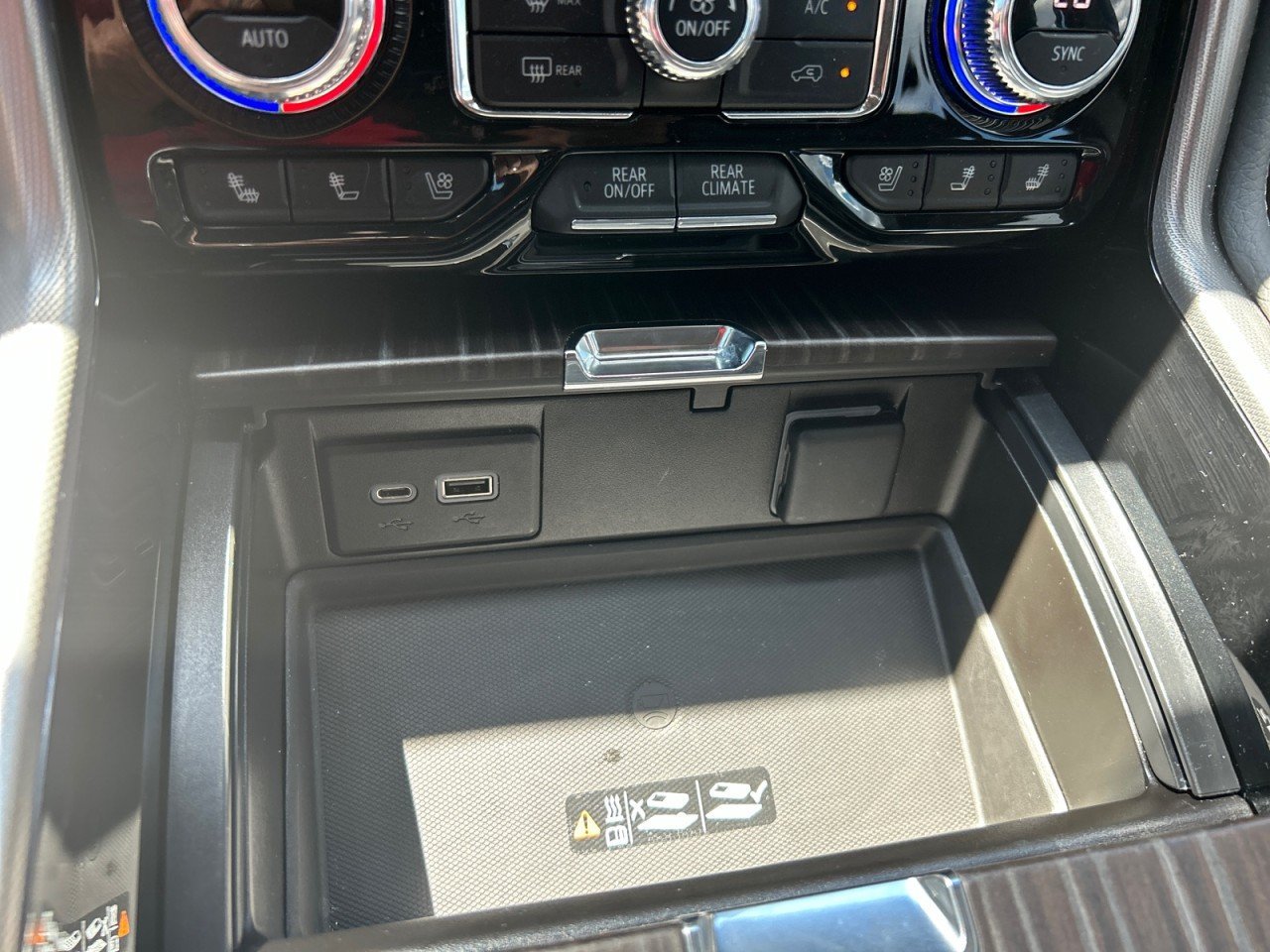 Used 2022 GMC Yukon Denali RWD image 13