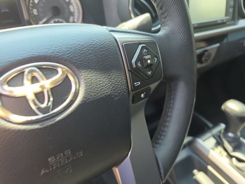 Used 2017 Toyota Tacoma SR5 w/ Tow Package RWD image 21