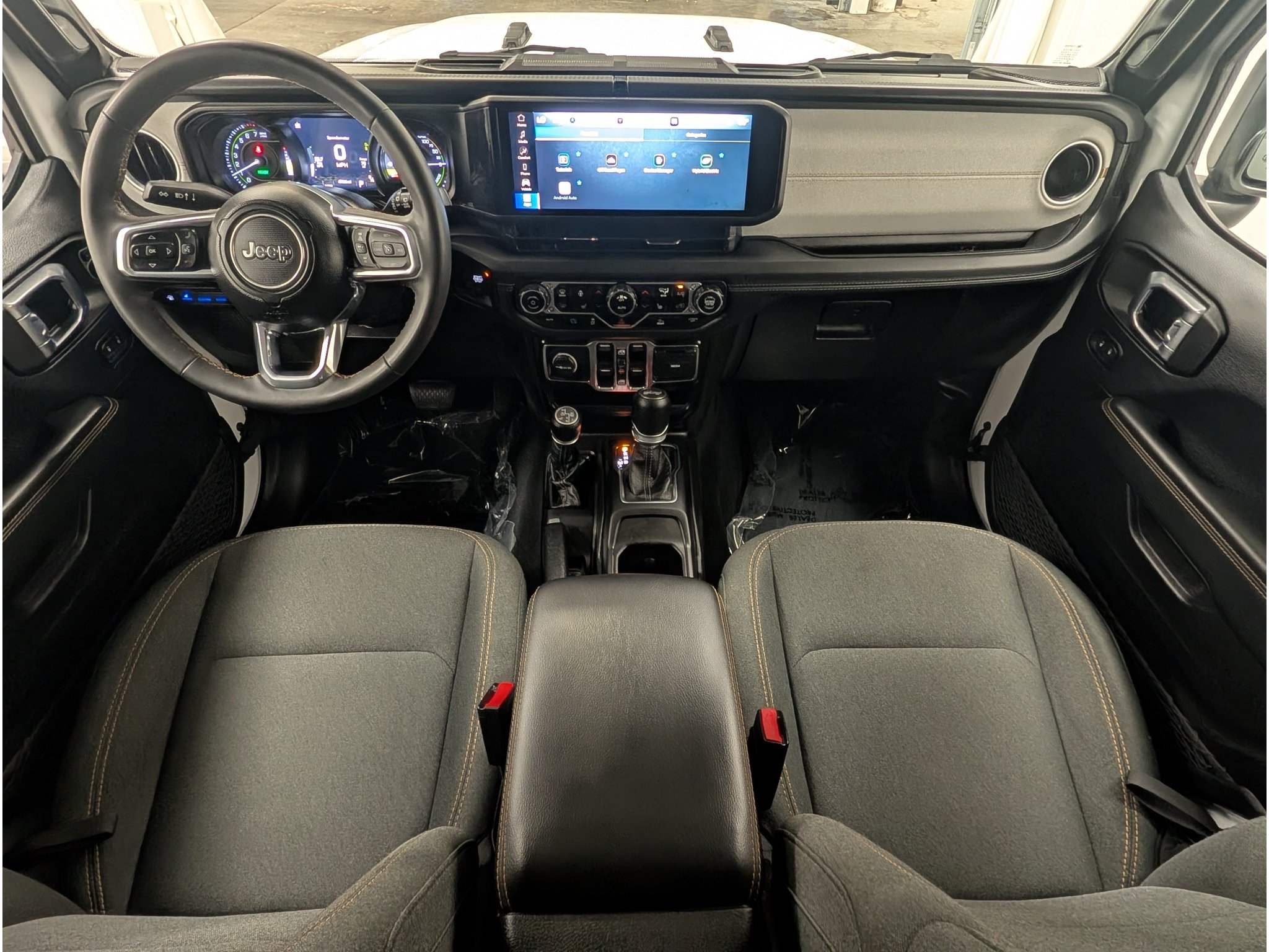 Used 2024 Jeep Wrangler Unlimited Sahara AWD/4WD image 11