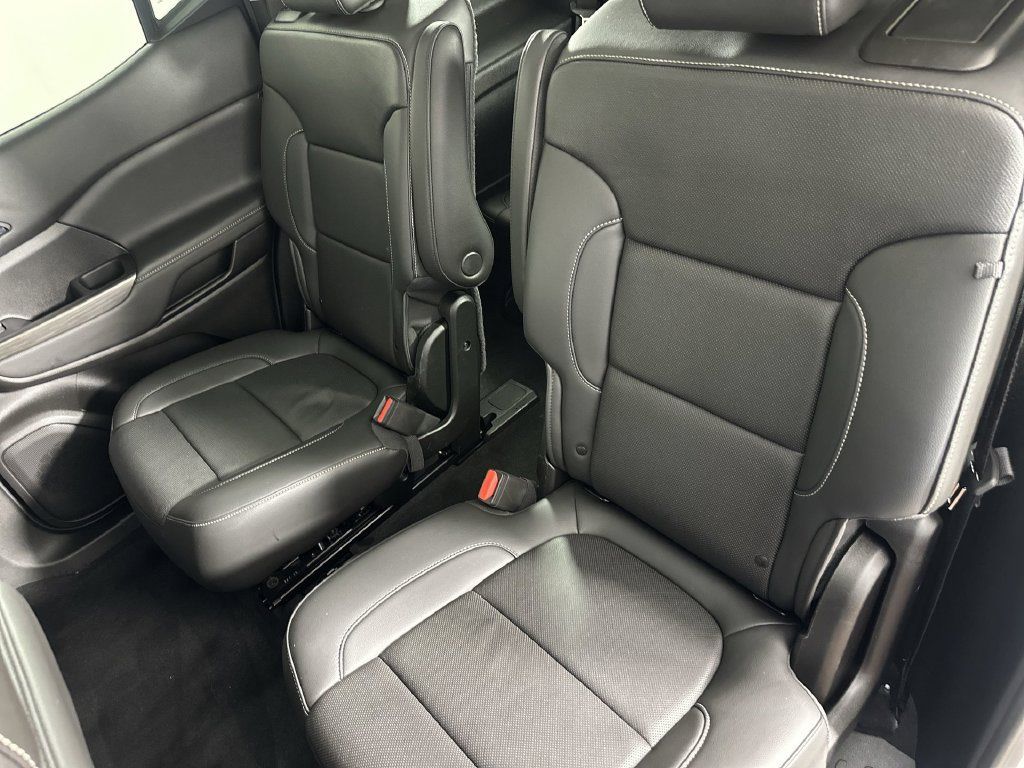 Used 2023 GMC Acadia SLT AWD/4WD image 29