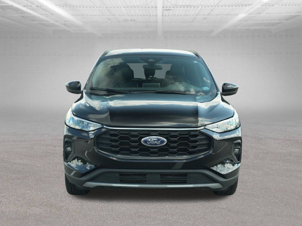 Used 2025 Ford Escape ST-Line Select AWD/4WD image 2