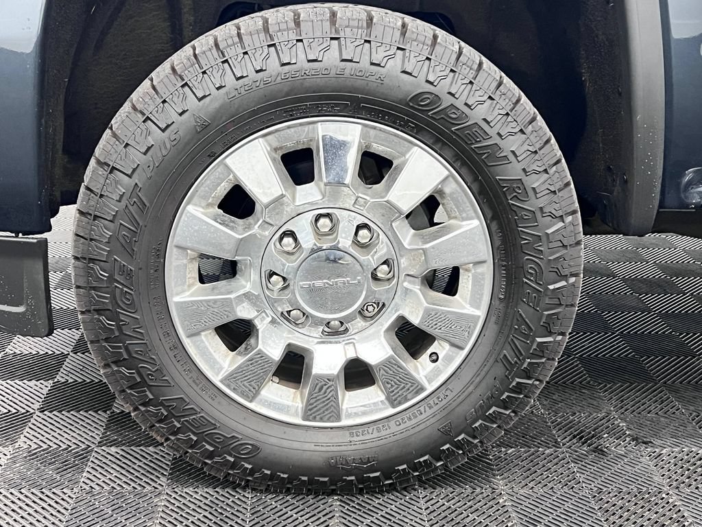 Used 2018 GMC Sierra 2500 Denali w/ Duramax Plus Package AWD/4WD image 11