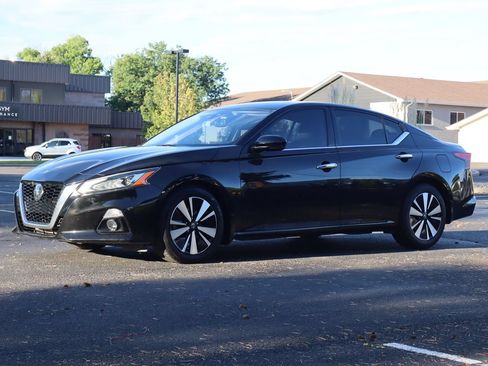 Used 2019 Nissan Altima 2.5 SV FWD image 11