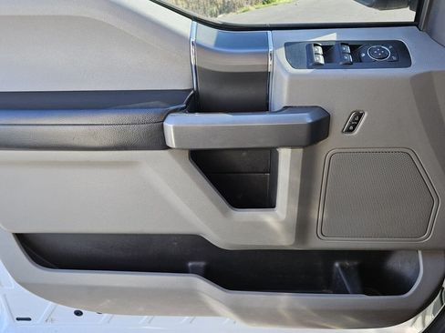 Used 2017 Ford F150 XLT w/ Equipment Group 302A Luxury AWD/4WD image 27