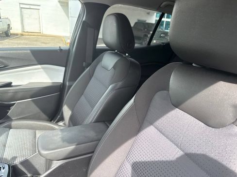 Used 2025 Chevrolet Trax LT FWD image 10