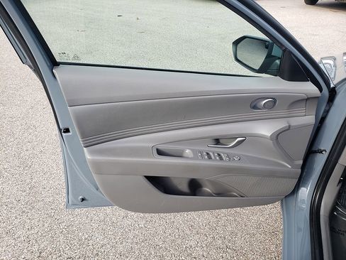 Used 2023 Hyundai Elantra SEL w/ Convenience Package image 10