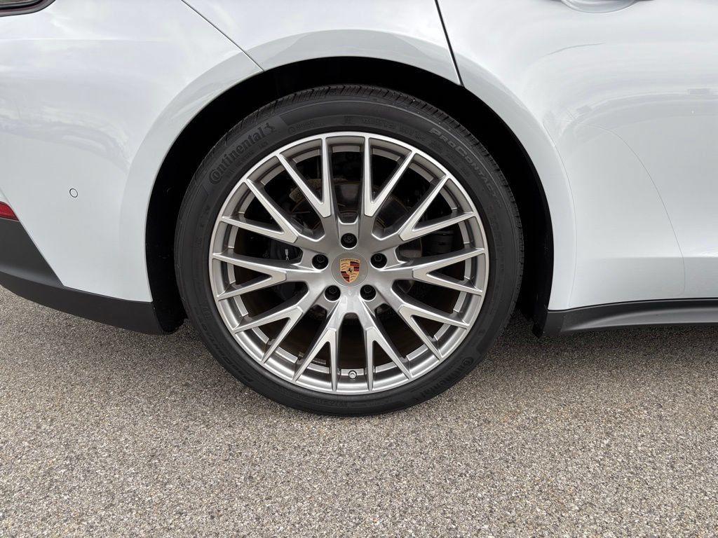 Certified 2025 Porsche Panamera 4 AWD/4WD image 39