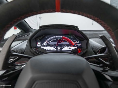 Used 2018 Lamborghini Huracan Performante AWD/4WD image 39
