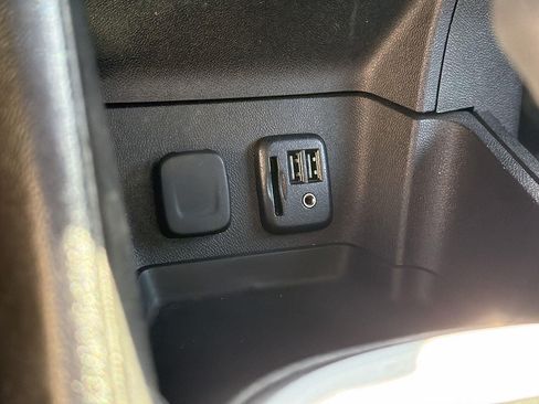 Used 2019 Chevrolet Volt LT FWD image 36
