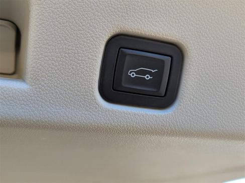 Used 2024 GMC Acadia Denali image 13