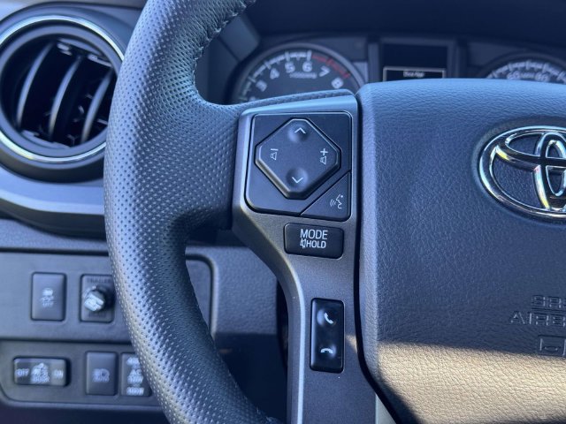 Used 2023 Toyota Tacoma TRD Off-Road w/ Technology Package AWD/4WD image 25