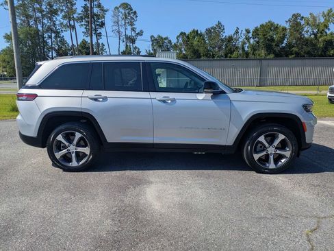 Used 2024 Jeep Grand Cherokee Limited 4xe w/ Luxury Tech Group II AWD/4WD image 3