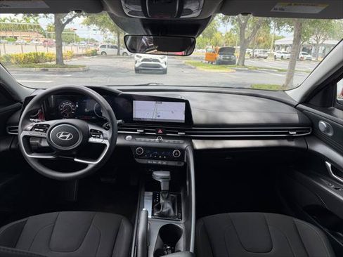 Used 2024 Hyundai Elantra SEL FWD image 21