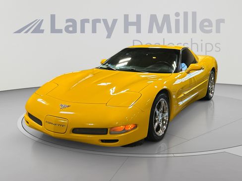 Used 2003 Chevrolet Corvette Coupe w/ Preferred Equipment Group RWD image 1