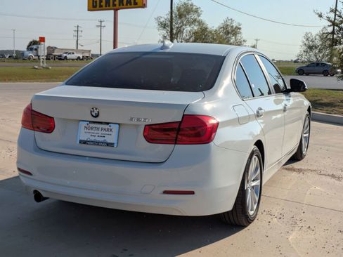 Used 2018 BMW 320i Sedan w/ Convenience Package image 3