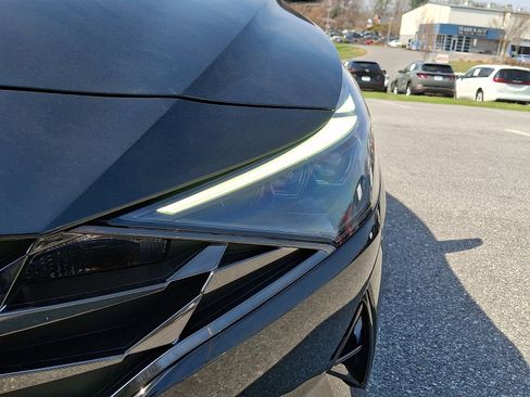 Used 2023 Hyundai Elantra Limited image 9