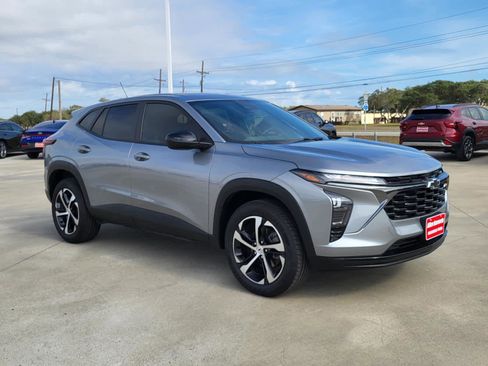 Used 2025 Chevrolet Trax RS w/ Sunroof Package image 7