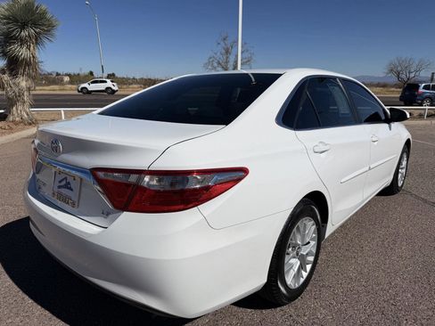 Used 2016 Toyota Camry LE image 5