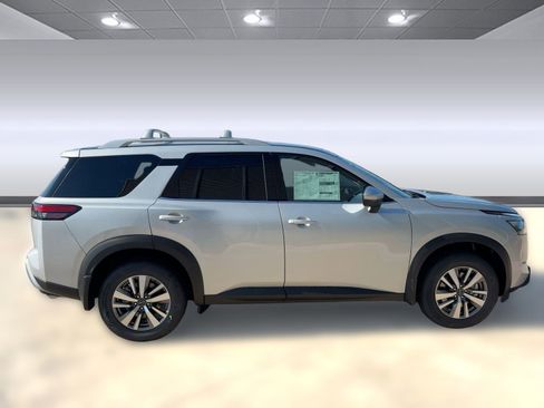 New 2025 Nissan Pathfinder SL image 8