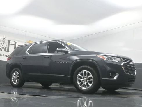 Used 2019 Chevrolet Traverse LT image 2