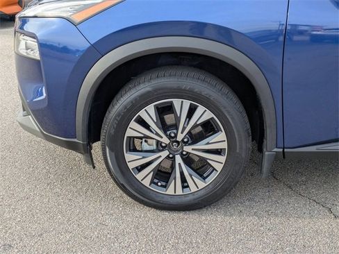 Used 2023 Nissan Rogue SV image 10
