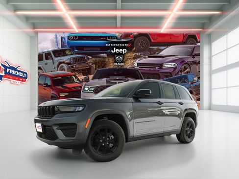 New 2025 Jeep Grand Cherokee Altitude image 1