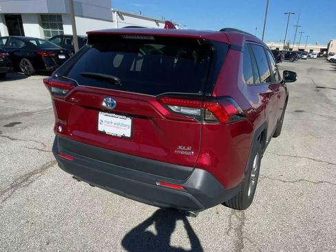 Used 2022 Toyota RAV4 XLE w/ Convenience Package AWD/4WD image 9
