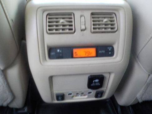 Used 2016 Nissan Pathfinder Platinum w/ Family Entertainment Package image 24