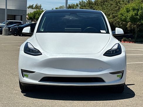 Used 2023 Tesla Model Y Long Range AWD/4WD image 9