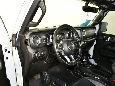 Used 2019 Jeep Wrangler Unlimited Sahara image 39